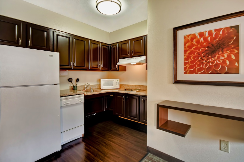 Staybridge Suites Middleton/Madison-West 21/49