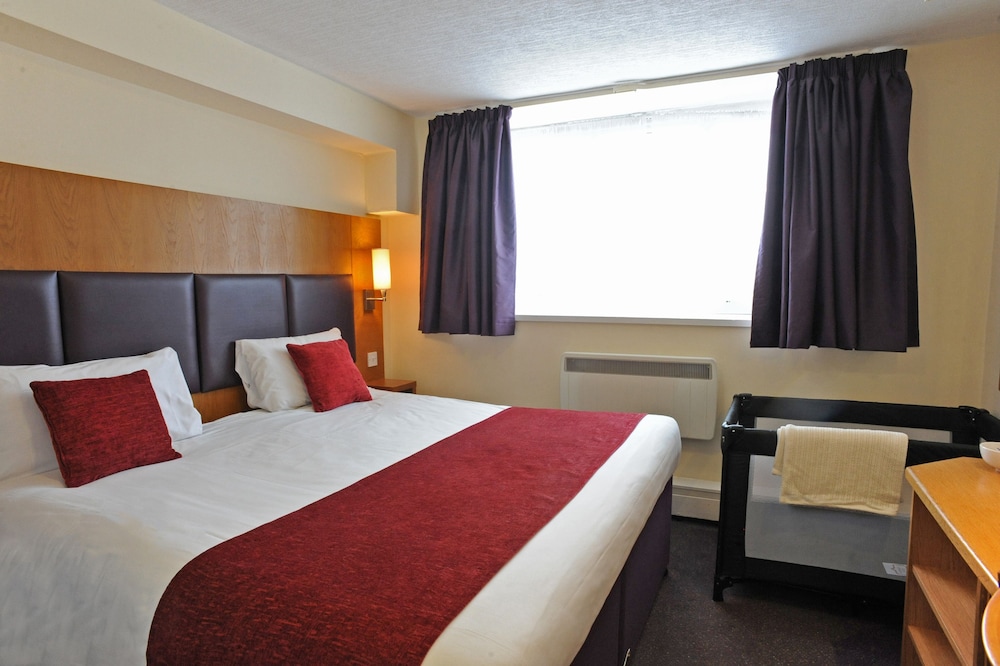 Premier Inn Alderley Edge 9/36