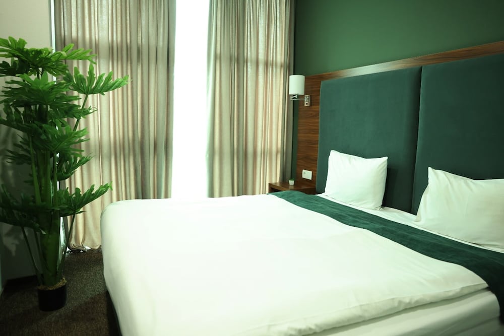 1 BEDROOM, CLASSIC, STUDIO