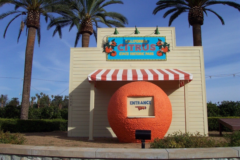 Holiday Inn Express & Suites Moreno Valley - Riverside 9/47