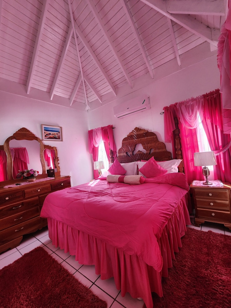 غرفة قياسية بسرير كينج بشرفة، Pinkhibiscus Guest House 2/10