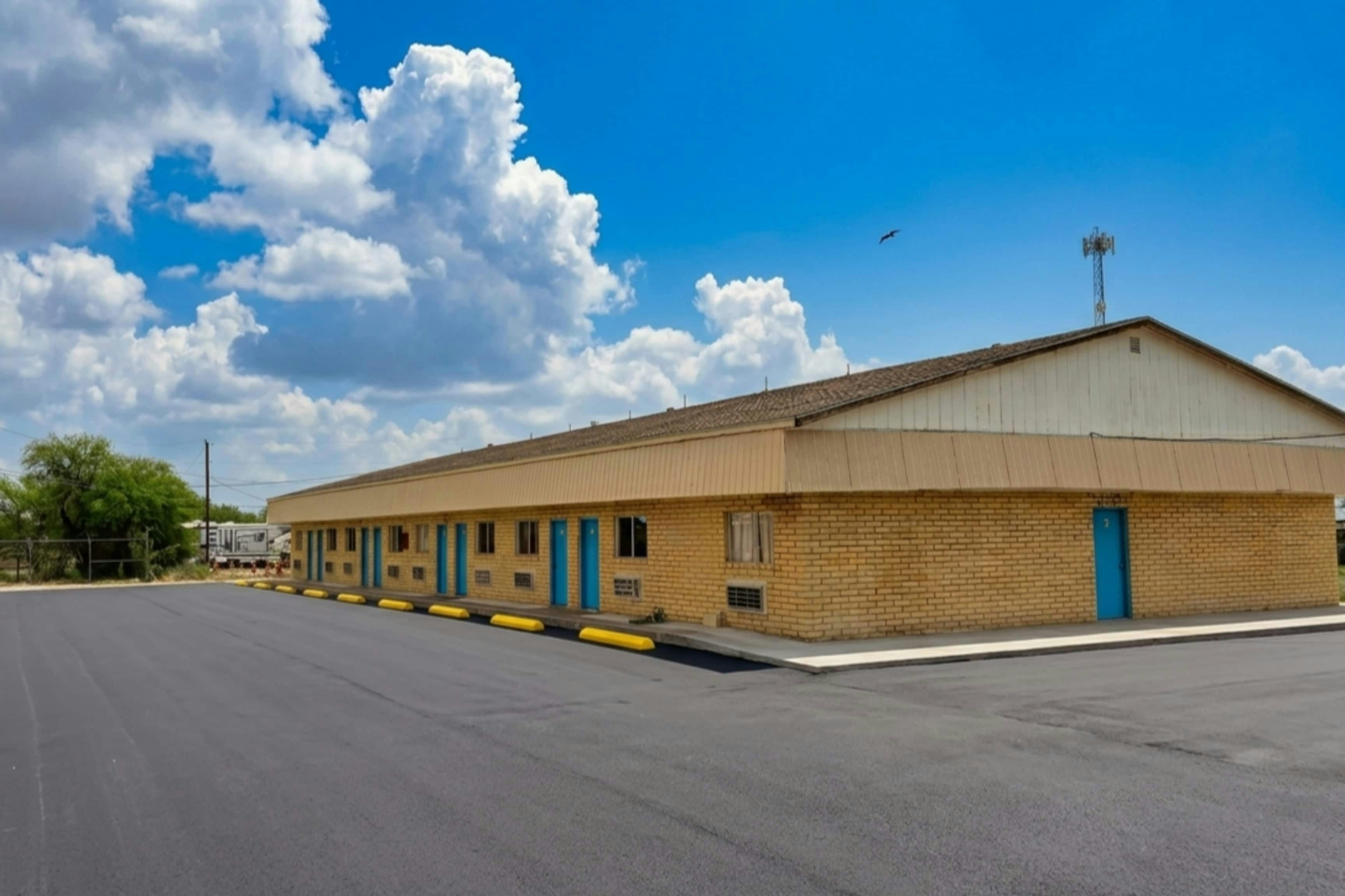 Champions Inn Del Rio Near Lake 34/40
