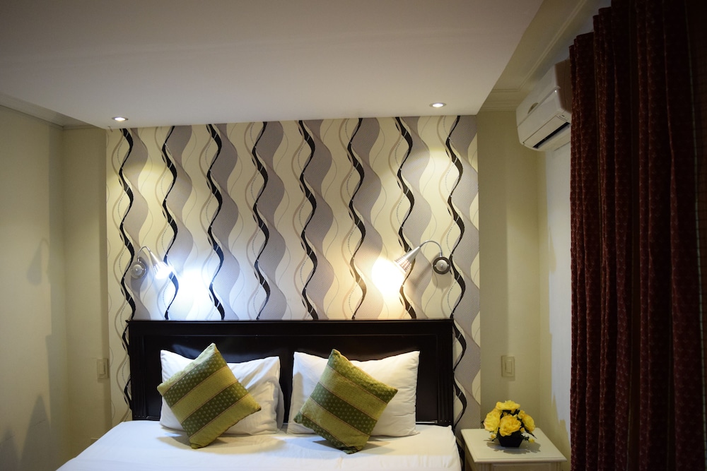 OYO 252 Hotel Euroasia 22/50