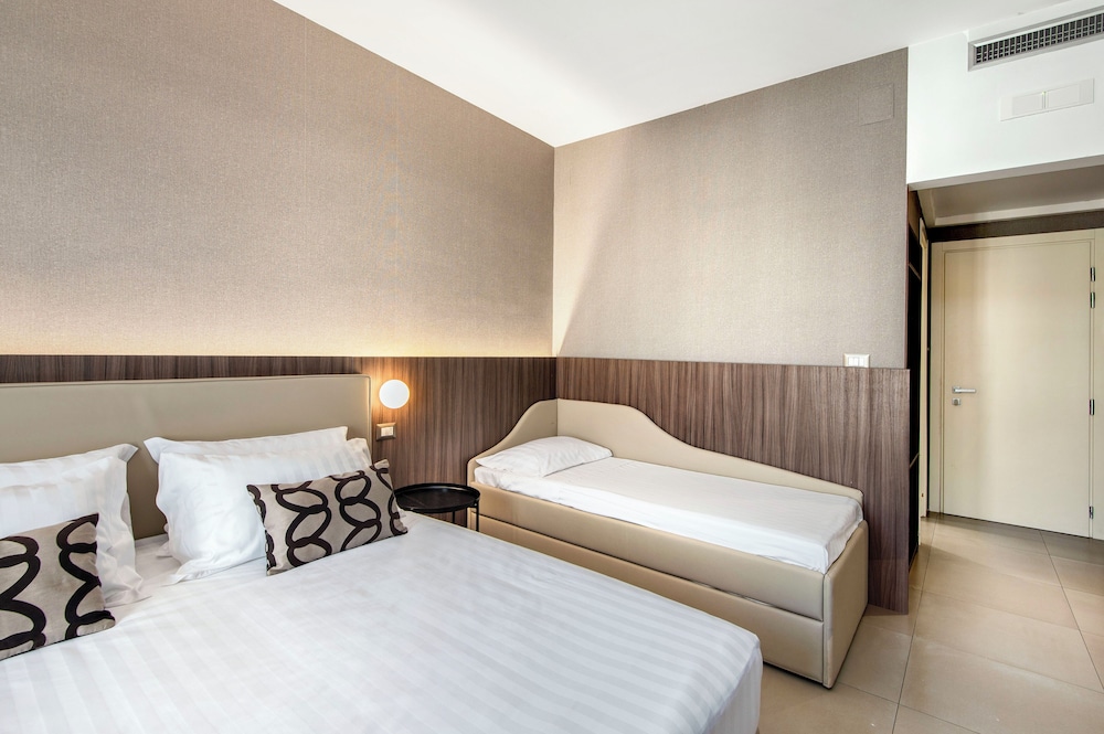 Hotel Europa Di Arzano 19/65