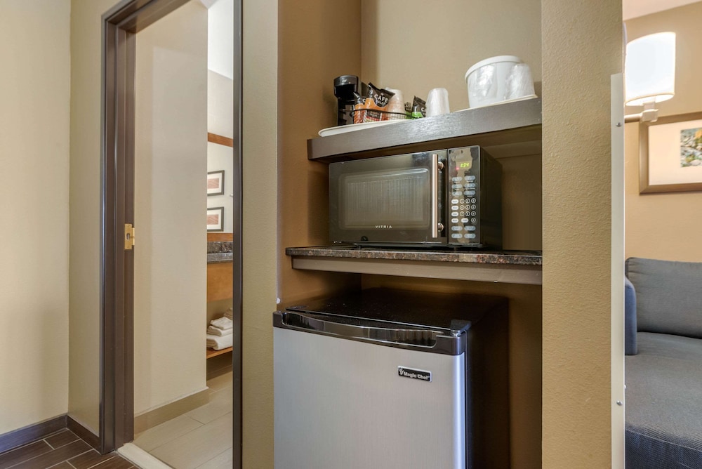 Comfort Inn Suites 37/75