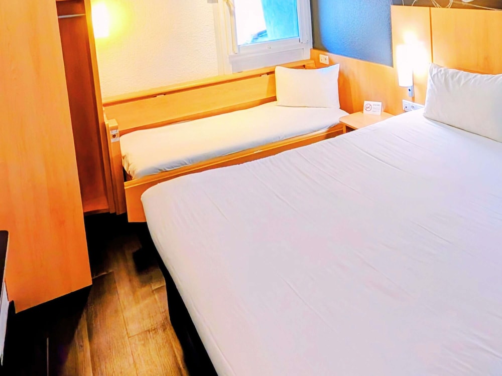 Ibis Grenoble Centre 24/67