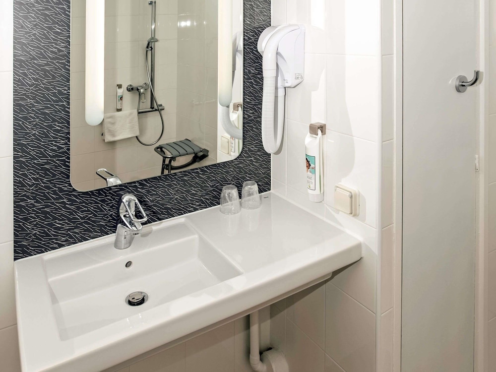IBIS NIMES OUEST 65/67