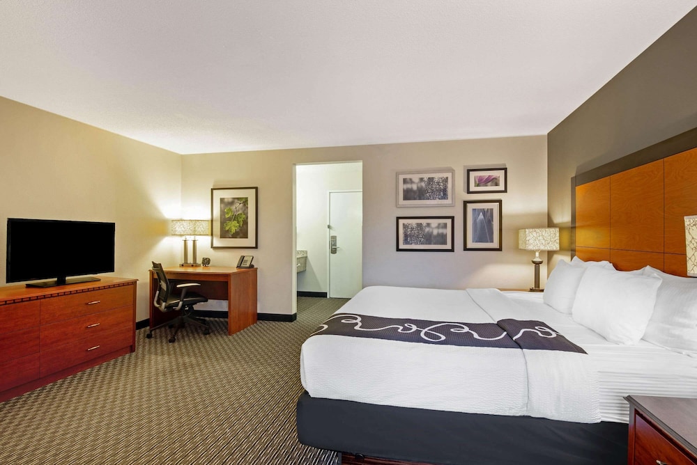 La Quinta Inn And Suites By Wyndham Harrisburg Airport Hershey 15/48