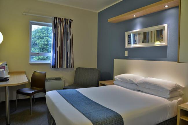 Room, Double or Twin Bed