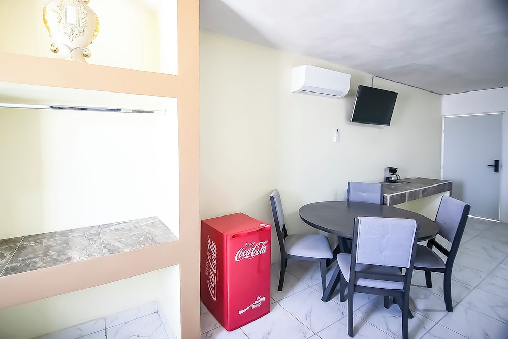 OYO Hotel Plaza Las Torres, Cabo San Lucas 25/30