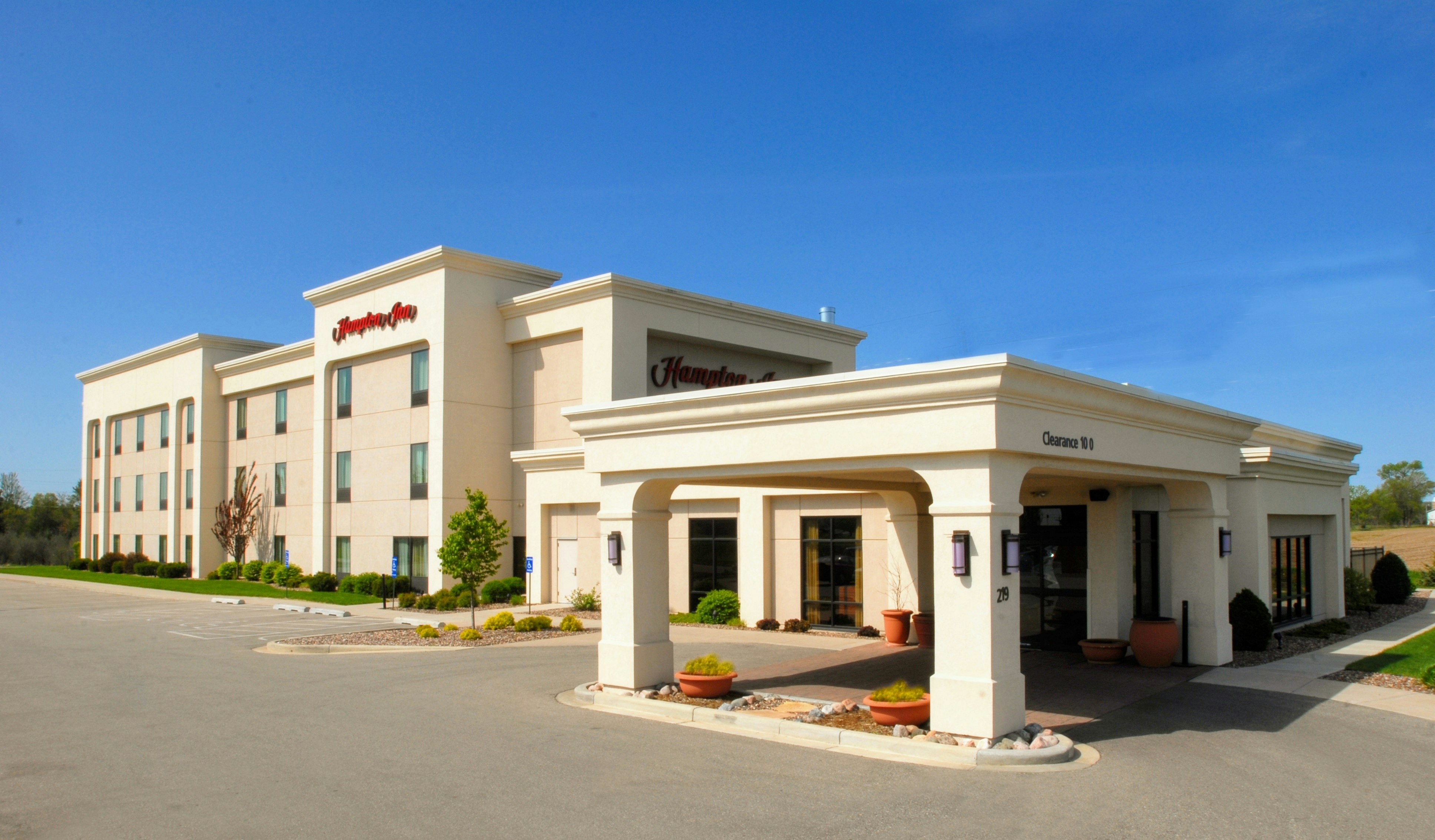 Hampton Inn Tomah 32/33