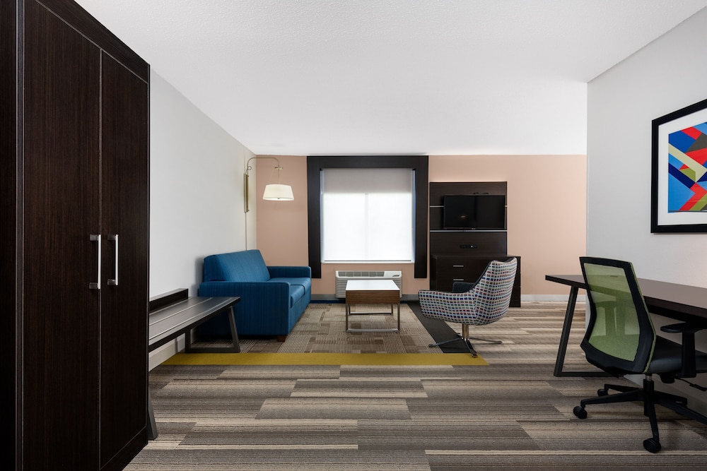 Holiday Inn Express Hillsville 38/47