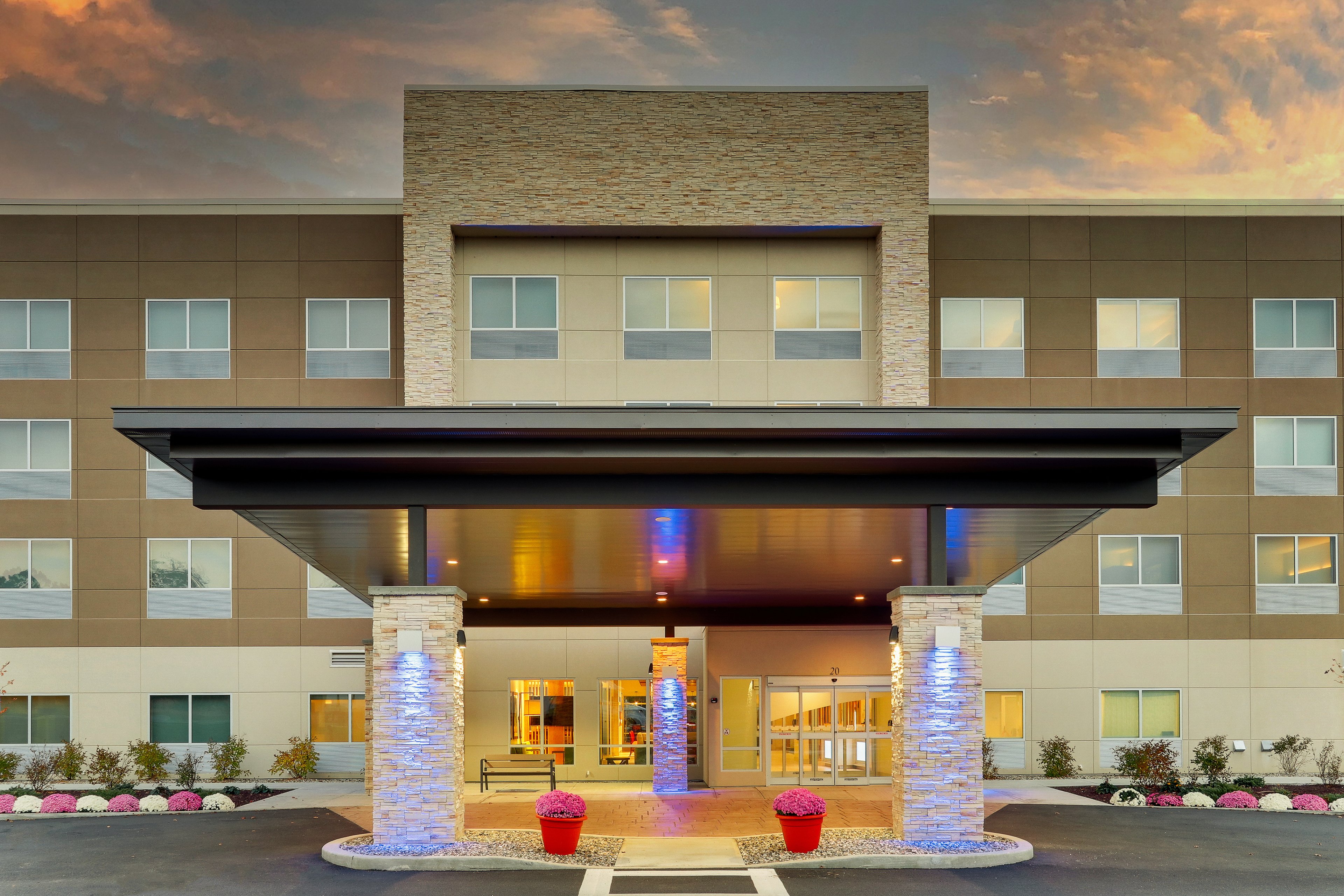 Holiday Inn Express Suites Middletown Goshen 2/71