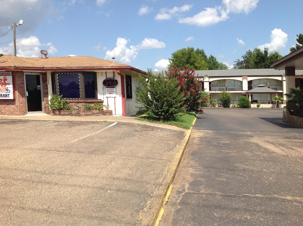 Executive Inn 42/45