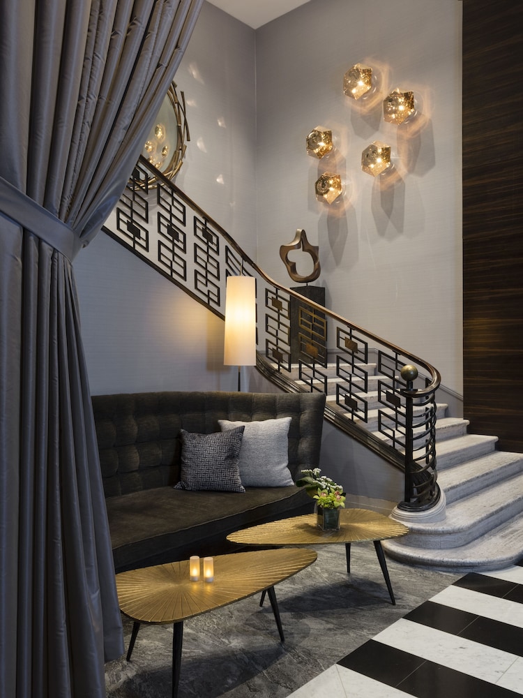 The Empire Hotel 44/71