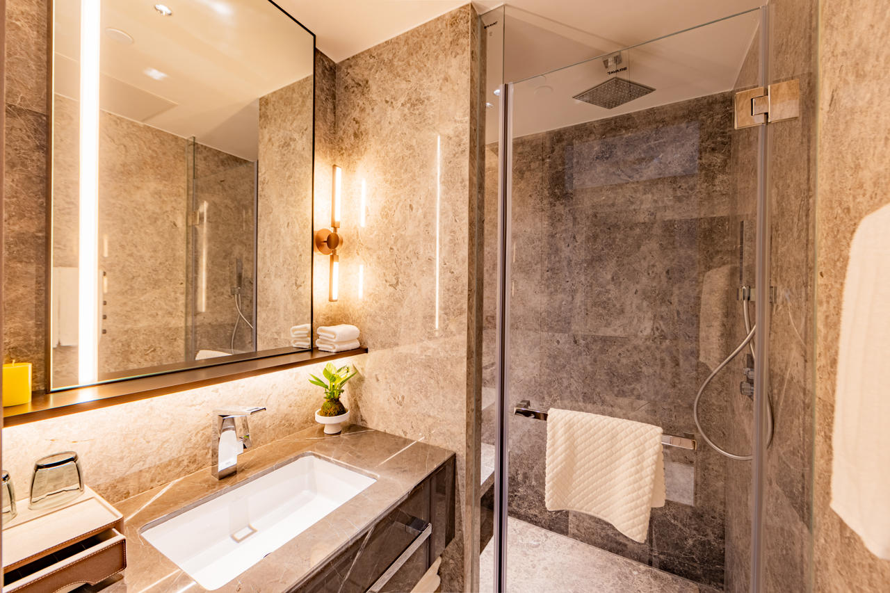 J Residence (Xiancun Metro Station Zhujiang New Town Guangzhou) 42/45