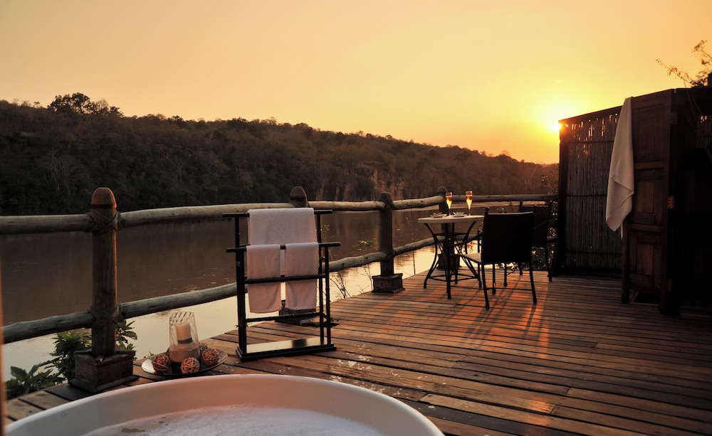 Serena Mivumo River Lodge 10/30