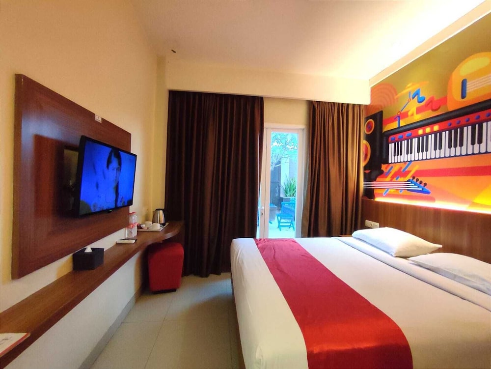 Front One Hotel Purwodadi 37/72