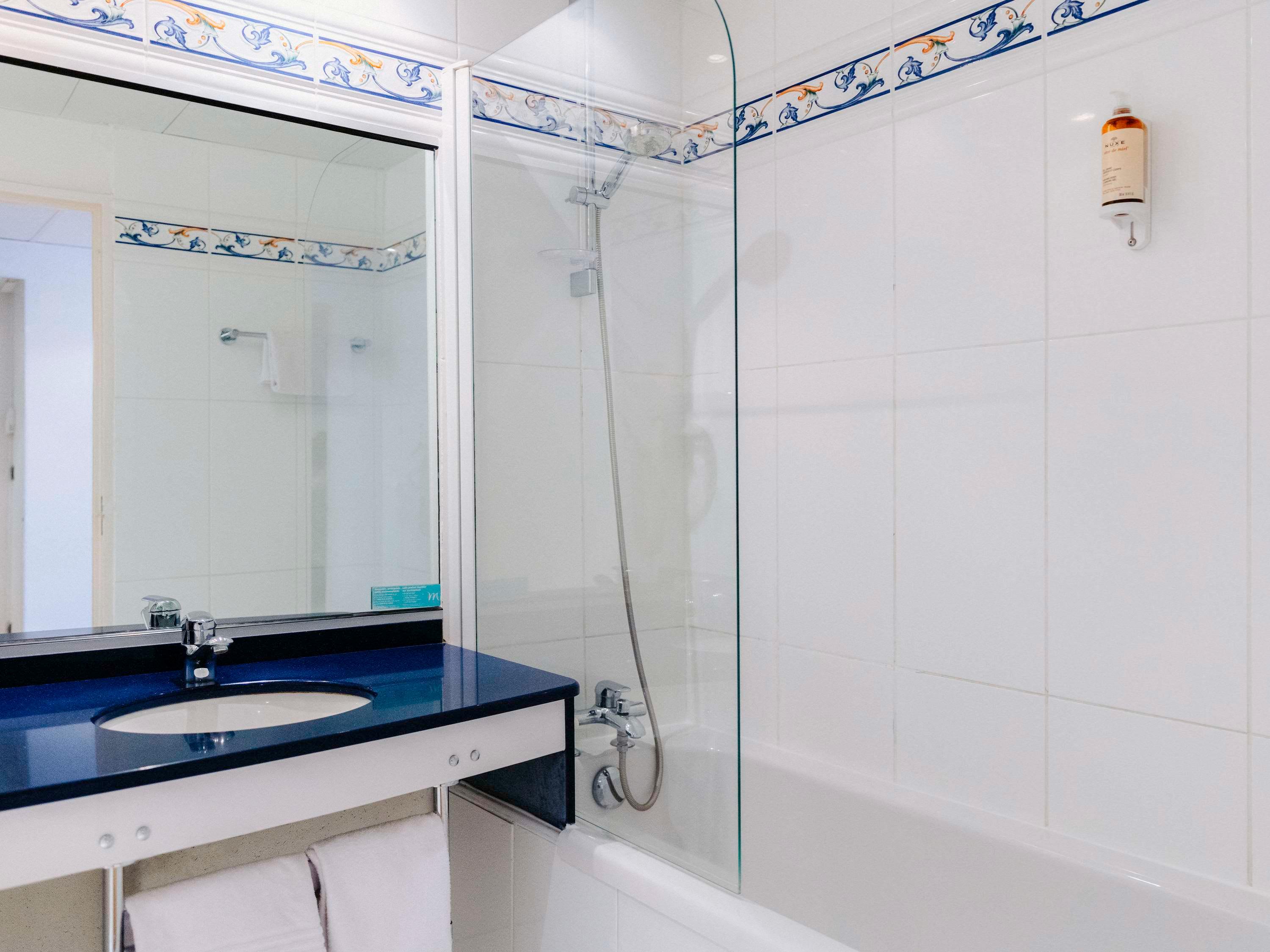 غرفة بريفيليج بسرير مزدوج بإطلالة على البحيرة، Mercure Nevers Pont De Loire 2/2