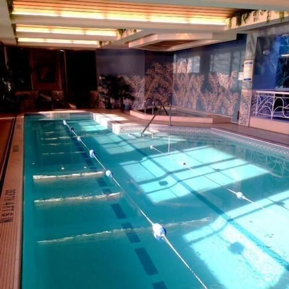 Clarion Hotel & Suites Riverfront Oswego 21/35