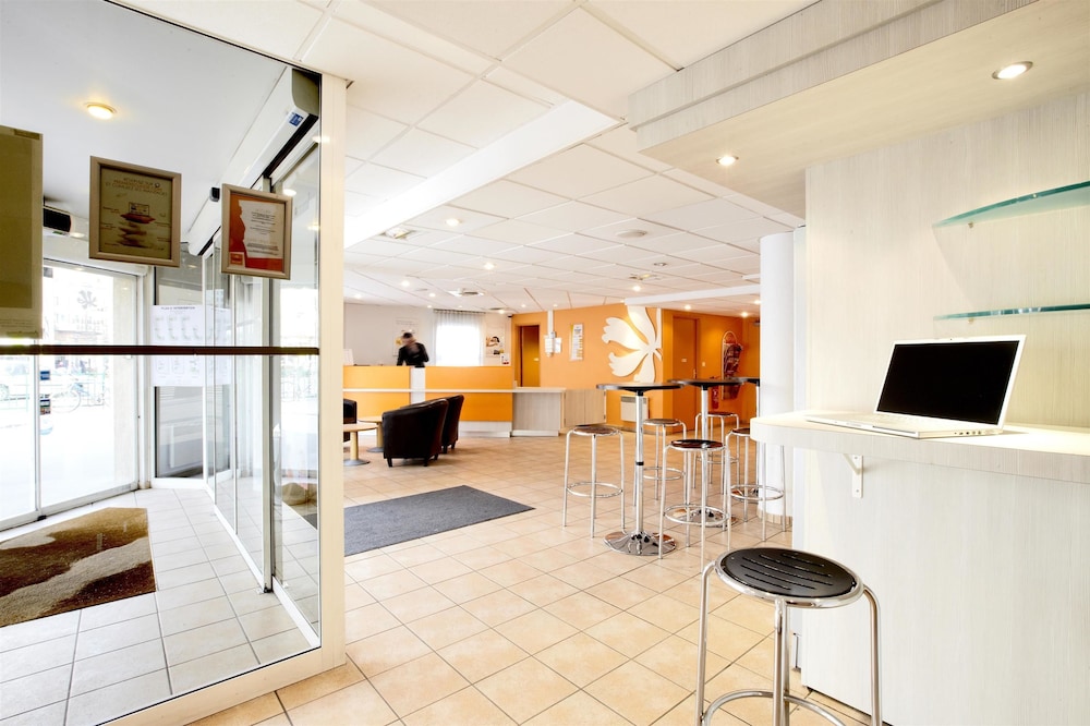 PREMIERE CLASSE PARIS OUEST PONT DE SURESNES 36/55