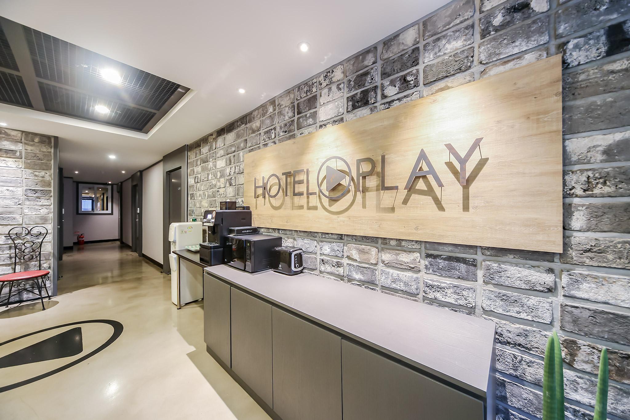 Play Hotel 18/76
