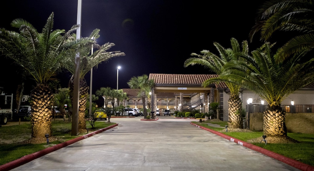 Best Western Executive Inn El Campo 7/32