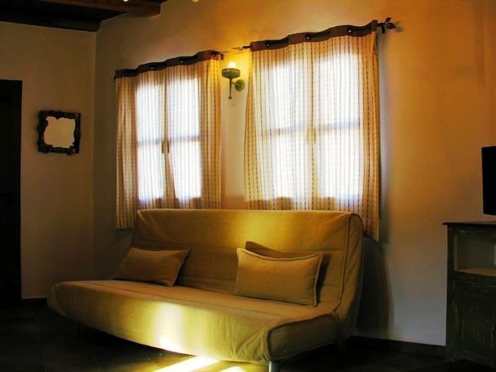 PANTELI BEACH STUDIOS APARTMENTS 27/50