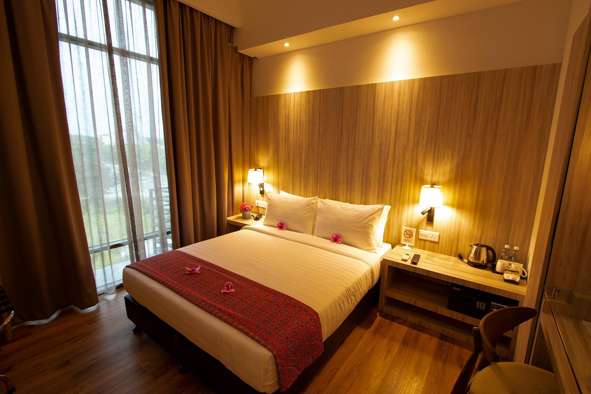 City, Queen Bed