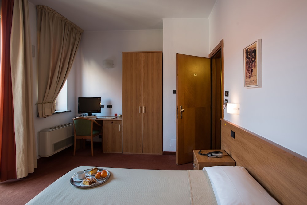غرفة قياسية مفردة بسريرين منفصلين، Hotel Lux 8/10
