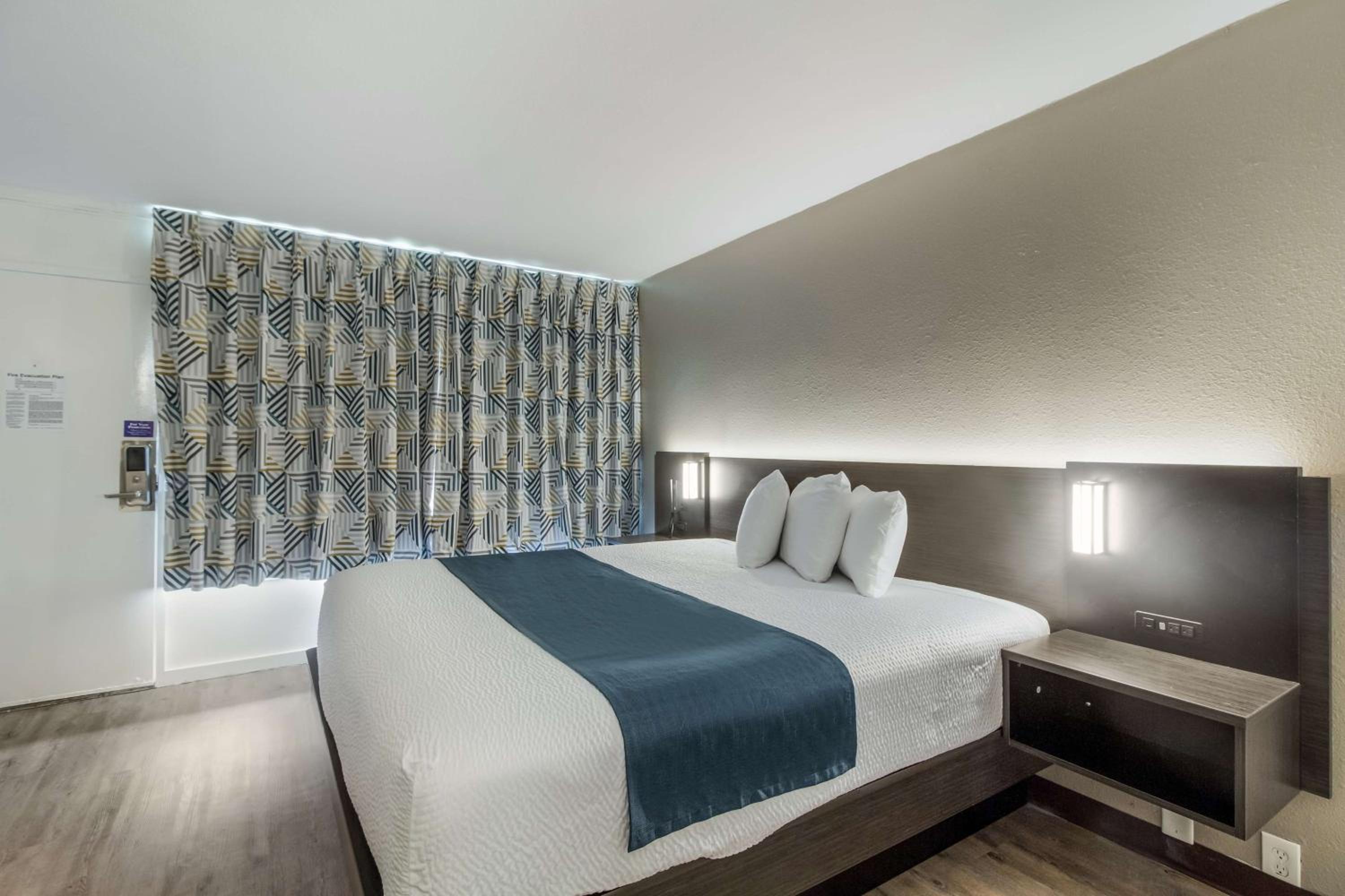 Motel6 Groves, TX 15/44