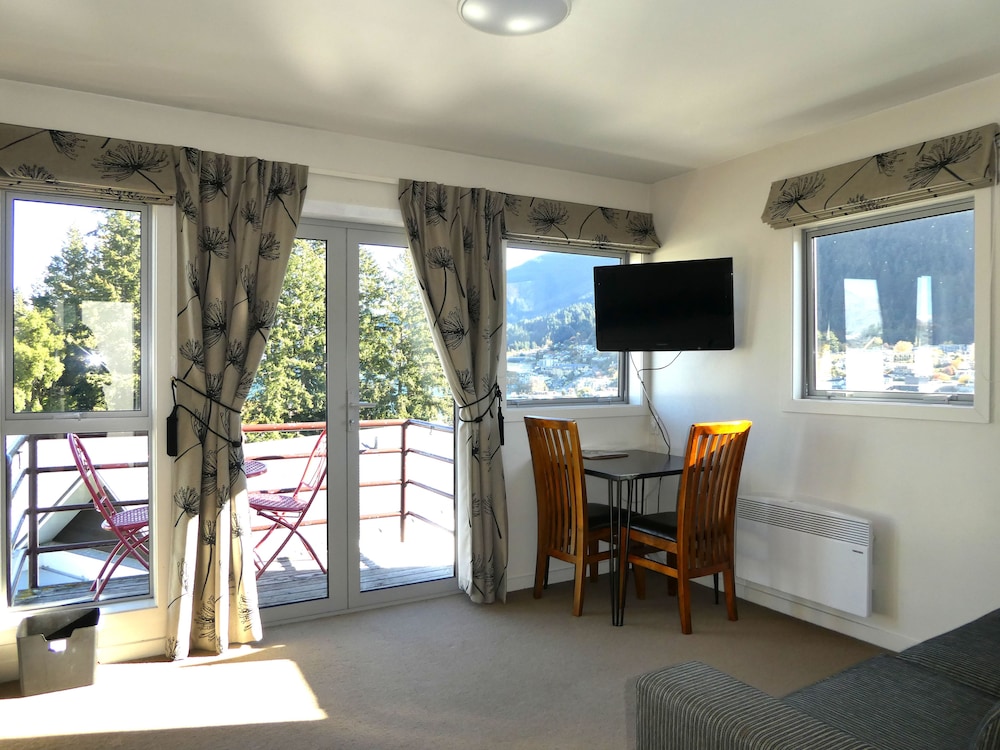 Caples Court 25/50