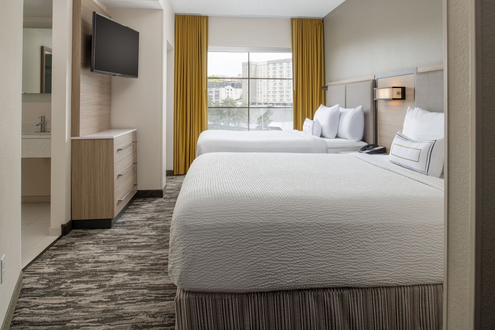 Suite, 2 Queen Beds, Trundle Bed, Executive Level, Accessible، Springhill Suites Seattle Downtown South Lake Union 2/3