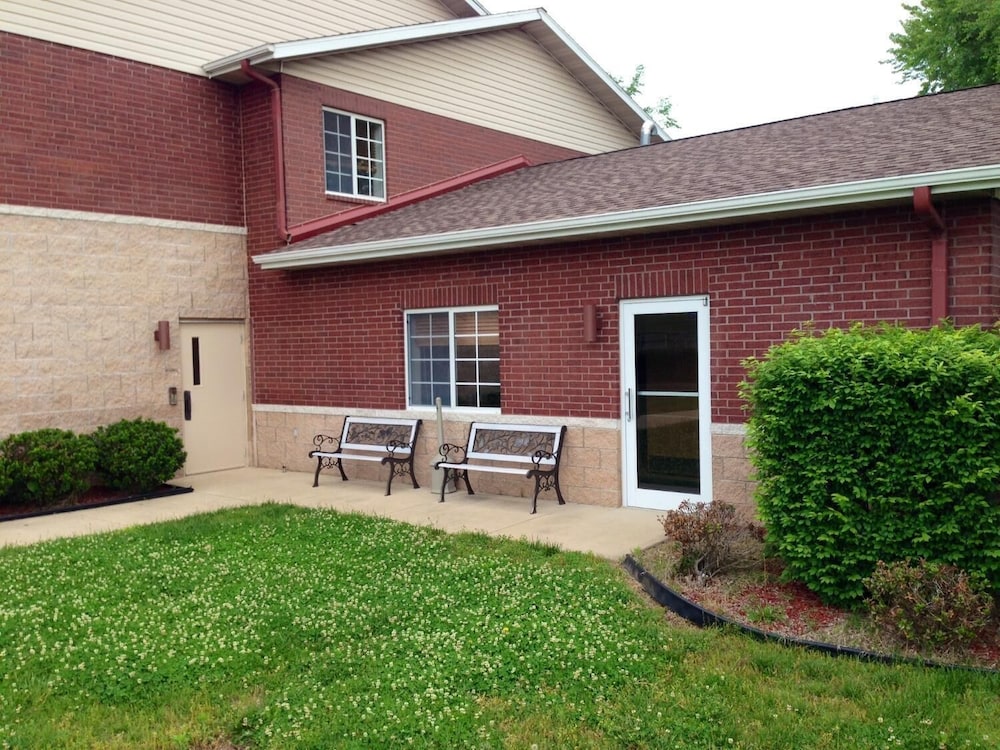 Super 8 by Wyndham Ava MO 5/24
