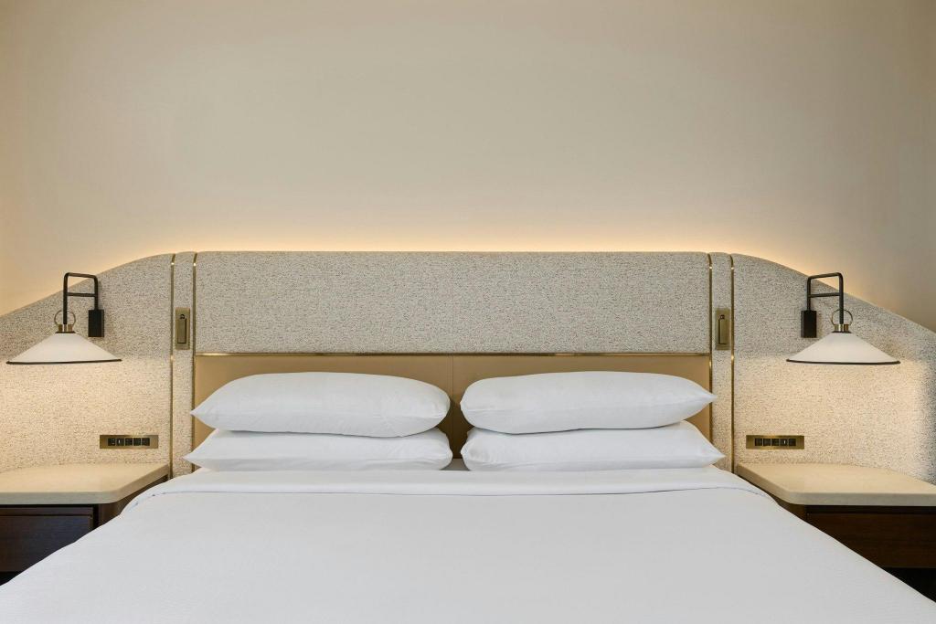 Guest Room, Deluxe, King Bed, Corner