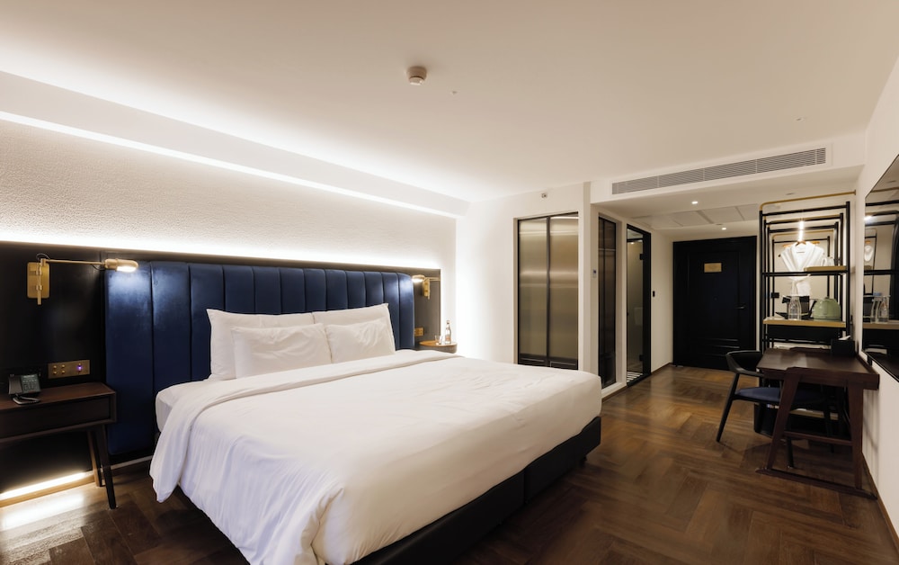 Grand, Dreamer, King Bed, Sofa
