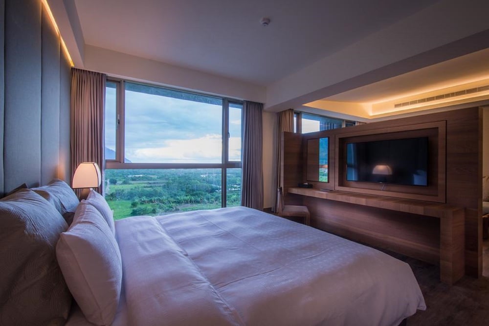 DELUXE, DOUBLE BED
