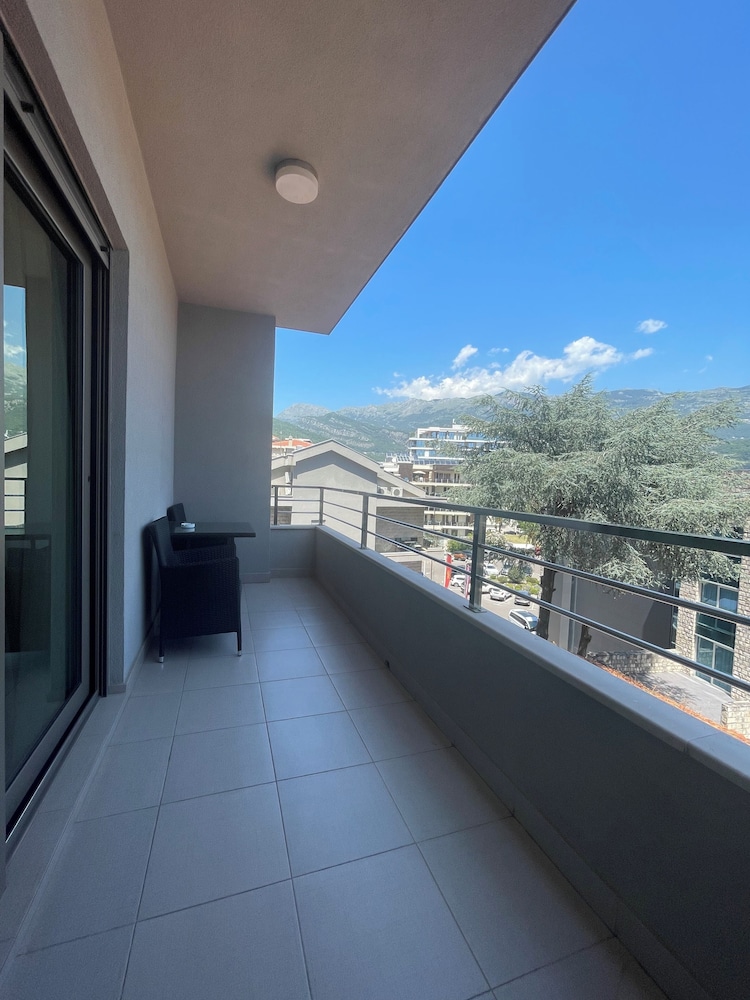 HOTEL BUTUA RESIDENCE 4/100