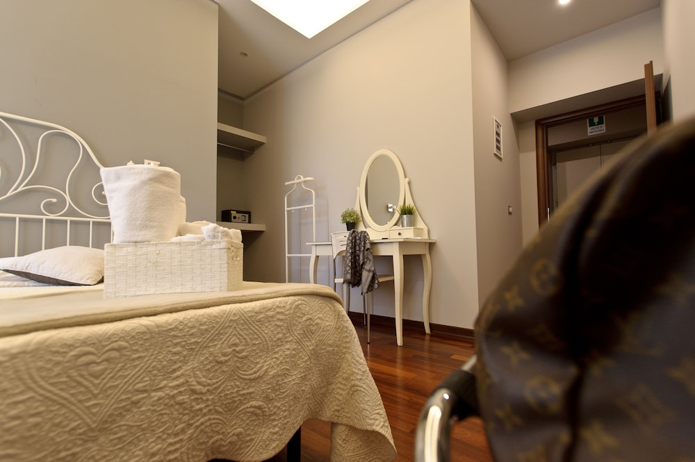 Borguese Executive Suites 18/30