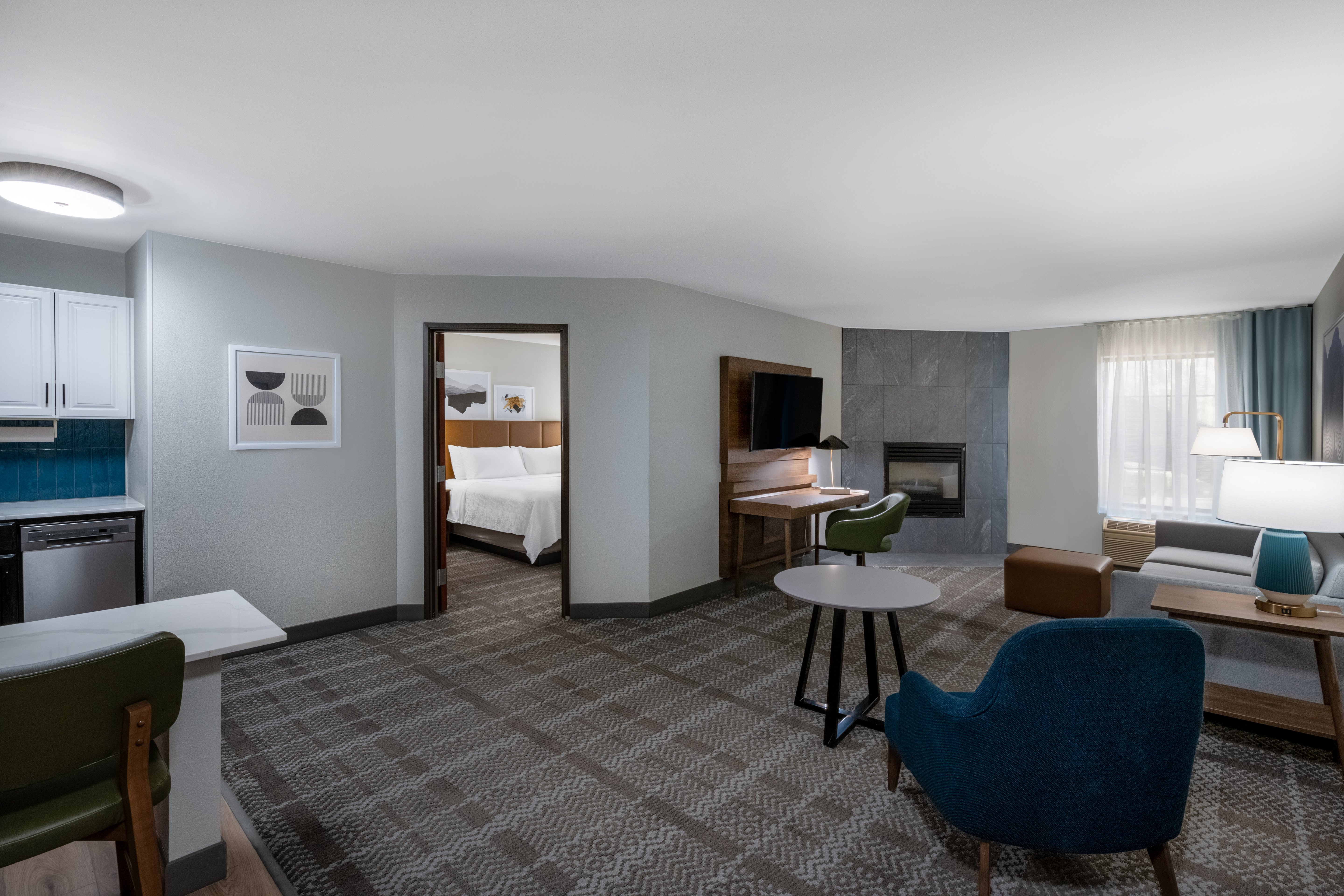 Staybridge Suites West Des Moines 55/76