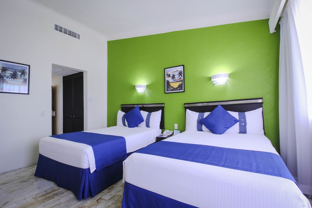 Aquamarina Beach Hotel Cancun 24/63