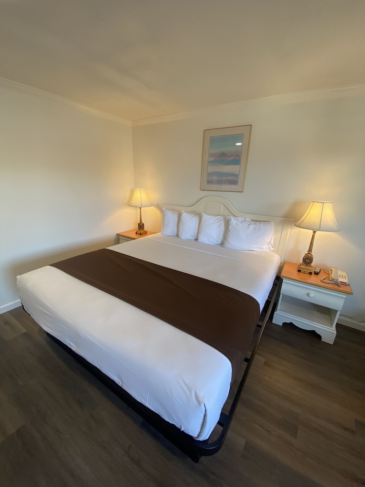 American Inn Grover Beach 25/56