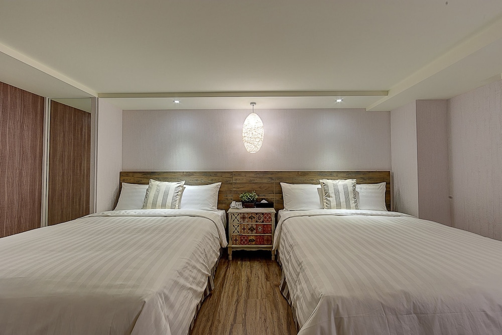Lan Kwai Fong Garden Hotel 35/66