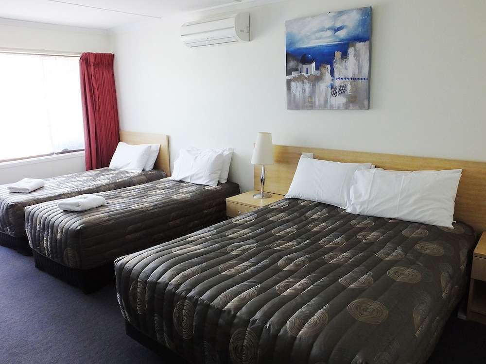 EDINBURGH MOTOR INN 7/36