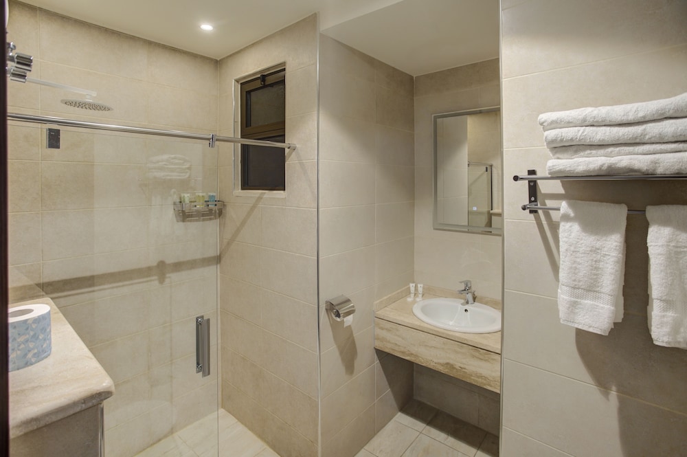 Luciana Hotel By FHM 58/58