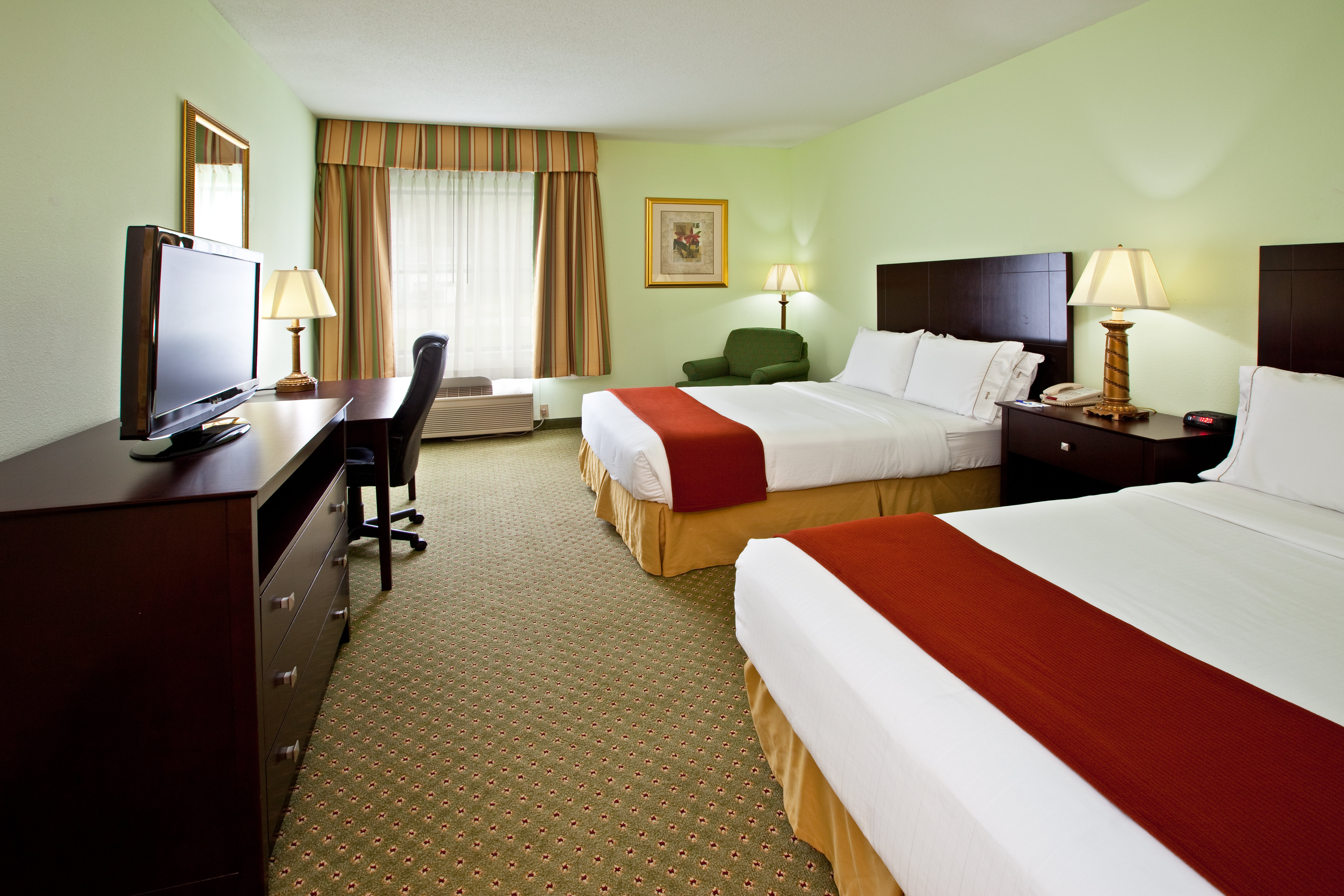 Holiday Inn Express Hotel Suites Scottsburg 14/57