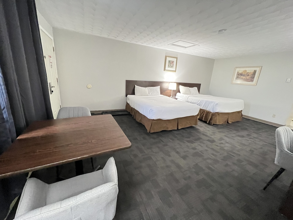 Travelodge By Wyndham Cochrane 26/32
