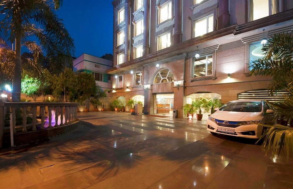 Hotel Regent Grand 36/37