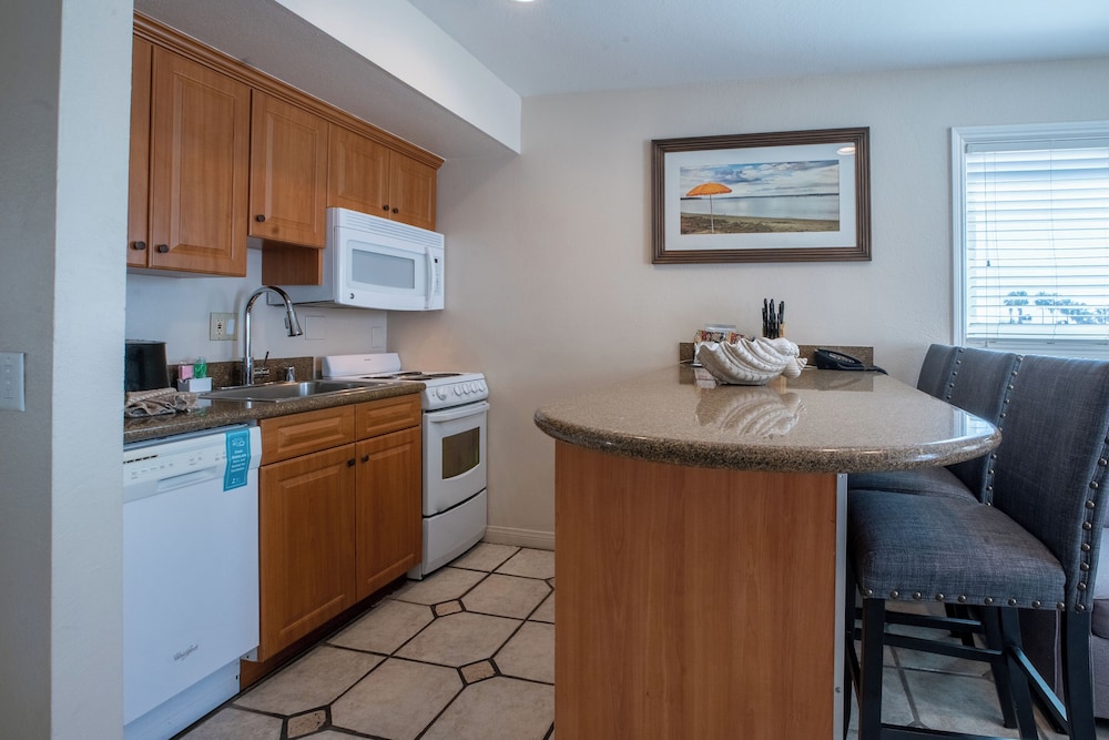 San Clemente Cove 48/55