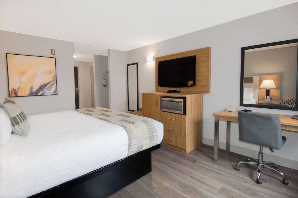 Coast Abbotsford Hotel And Suites 17/50